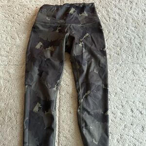 Lululemon Capri camouflage